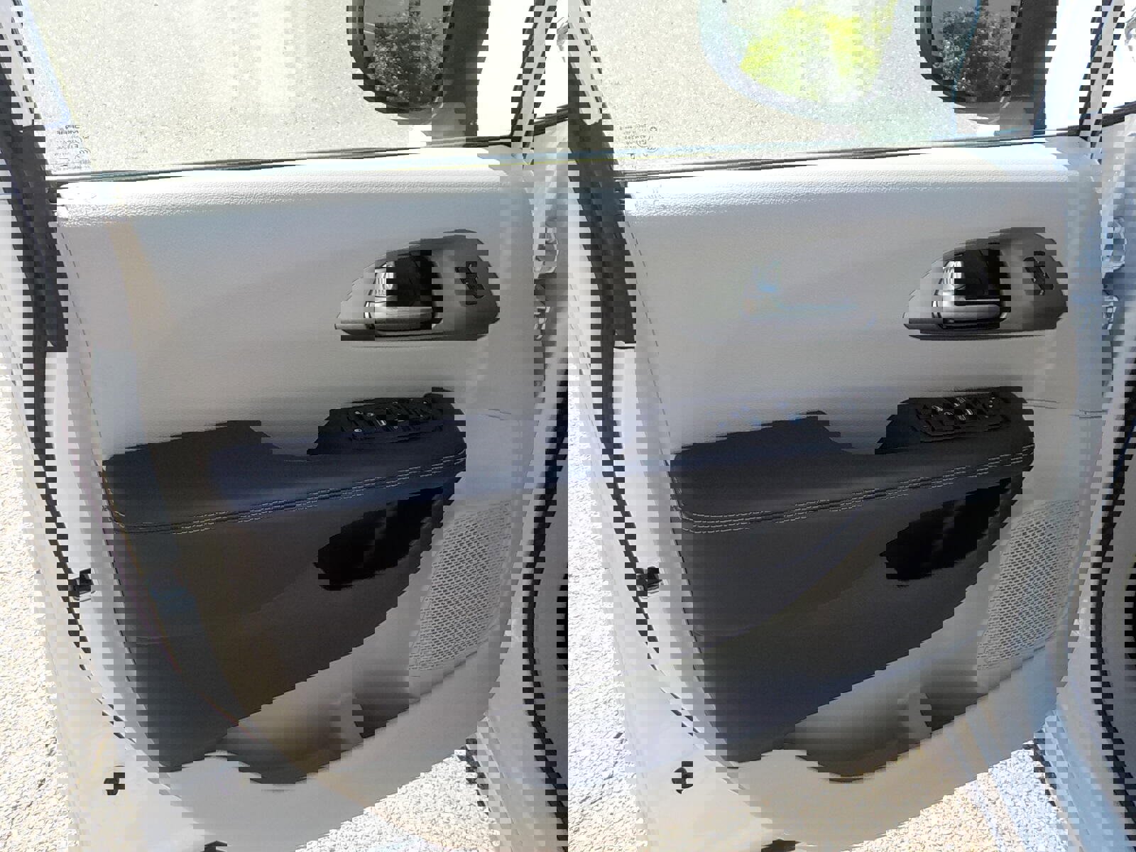 Used 2023 Chrysler Pacifica Touring-L image 18