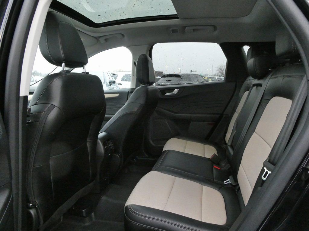 Used 2022 Ford Escape Titanium w/ Titanium Elite Package AWD/4WD image 29