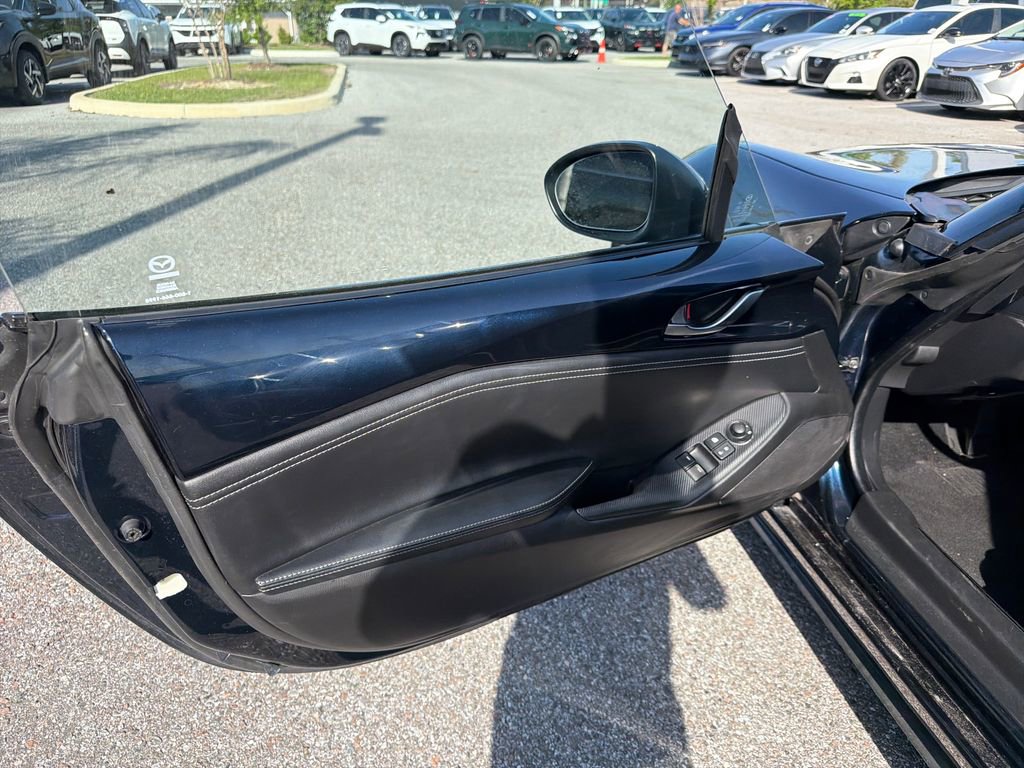 Used 2025 MAZDA MX-5 Miata RF Grand Touring image 12