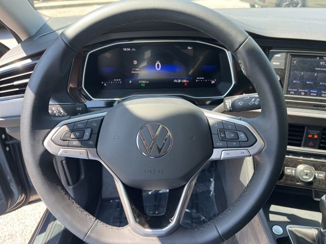 Used 2024 Volkswagen Jetta SE FWD image 18