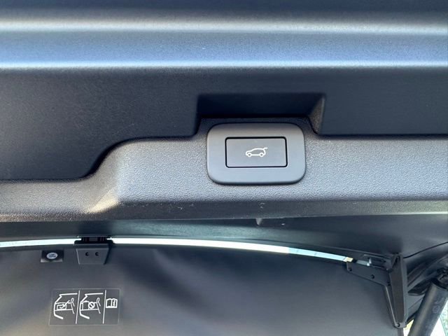 New 2025 Land Rover Discovery Dynamic SE image 36