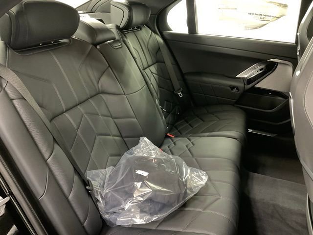 Used 2024 BMW i7 eDrive50 image 41