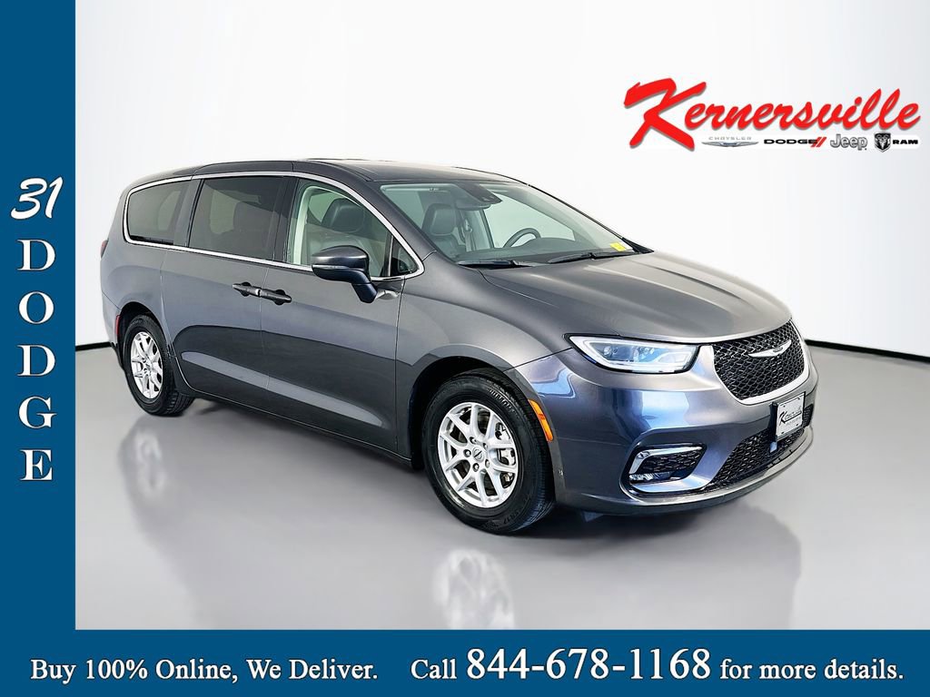 Used 2023 Chrysler Pacifica Touring-L FWD image 1