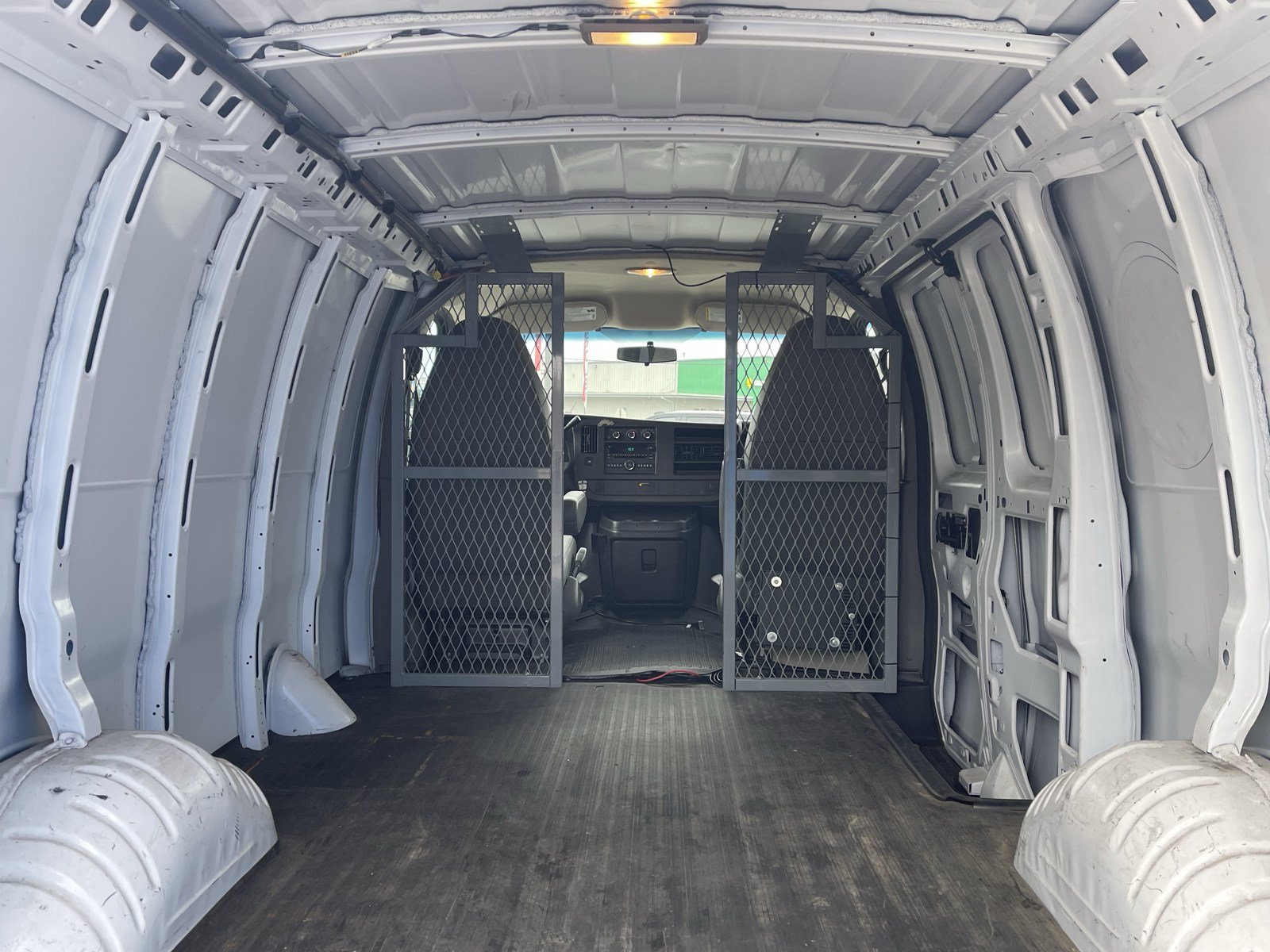 Used 2010 Chevrolet Express 1500 RWD image 5