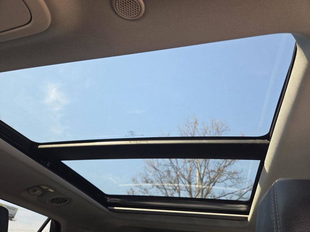 Used 2020 Ford Explorer XLT w/ Equipment Group 202A image 3