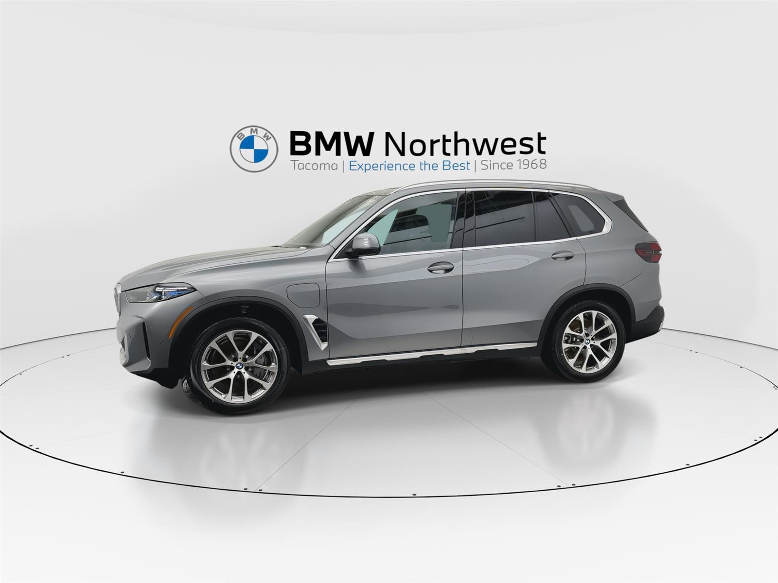 New 2026 BMW X5 xDrive50e w/ Climate Comfort Package image 10