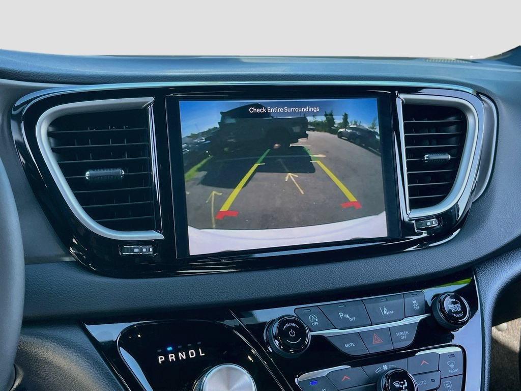 Certified 2026 Chrysler Pacifica Select FWD image 13