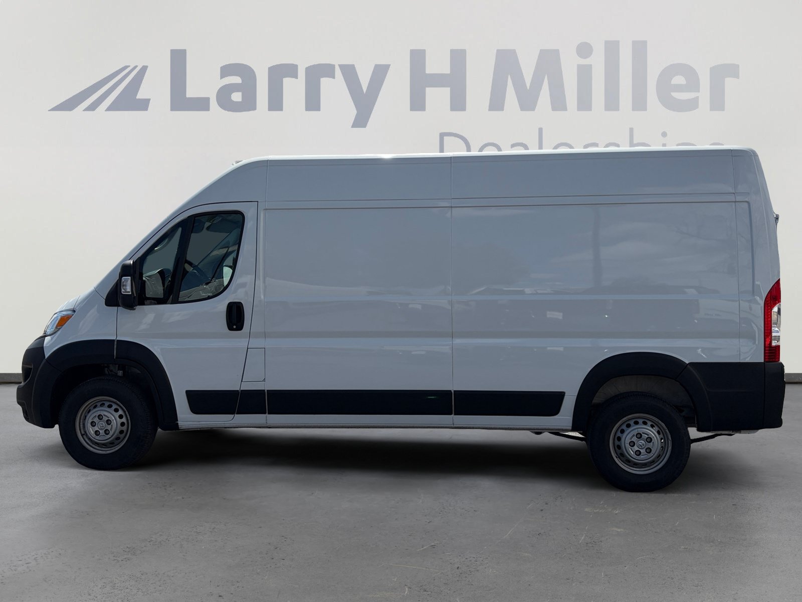 Used 2025 RAM ProMaster 2500 w/ Convenience Group FWD image 2