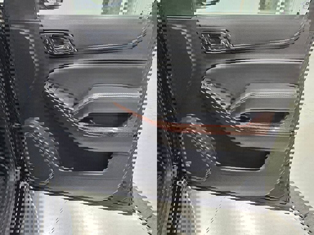 Used 2015 GMC Yukon SLE w/ HD Trailering Package image 38