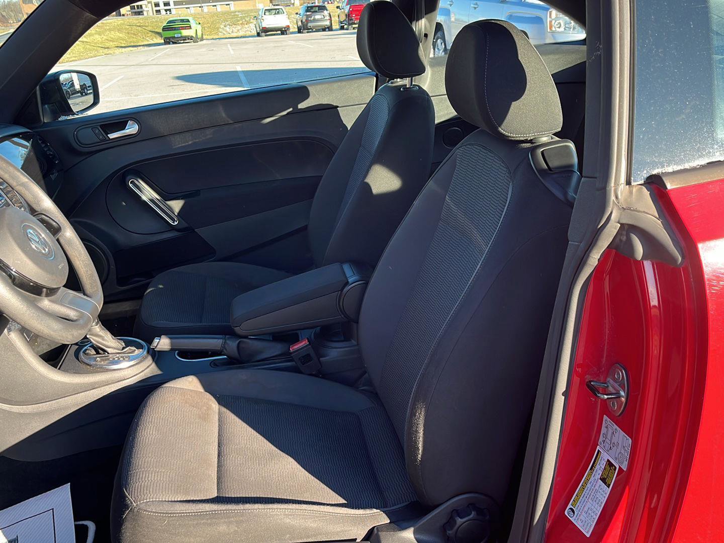 Used 2014 Volkswagen Beetle 2.5 image 23