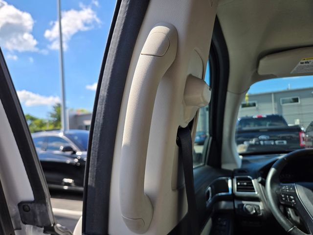 Used 2018 Ford Explorer Platinum AWD/4WD image 32