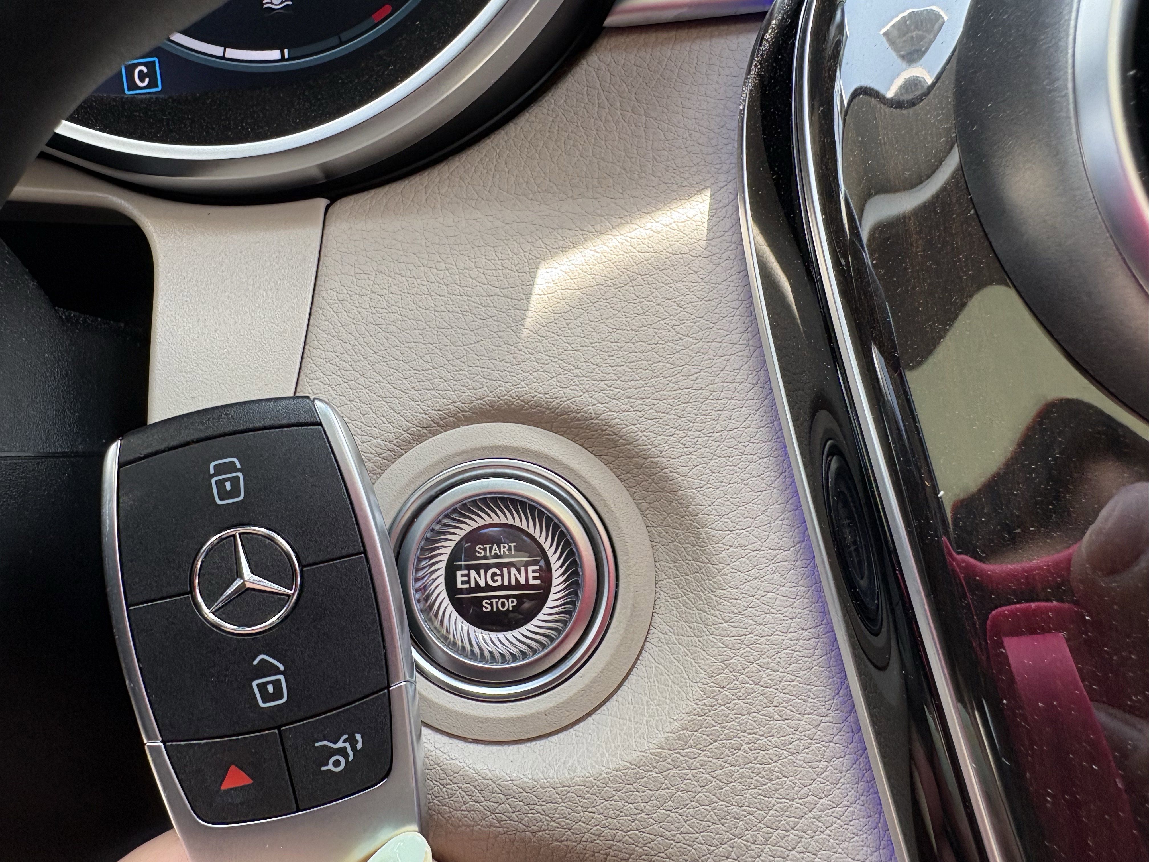 Used 2021 Mercedes-Benz GLC 300 4MATIC w/ Premium Package image 17