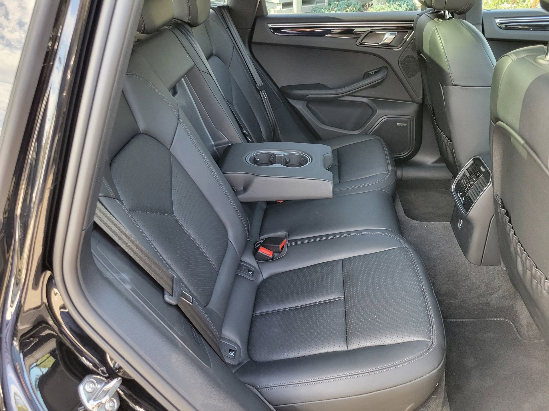 Used 2025 Porsche Macan image 31