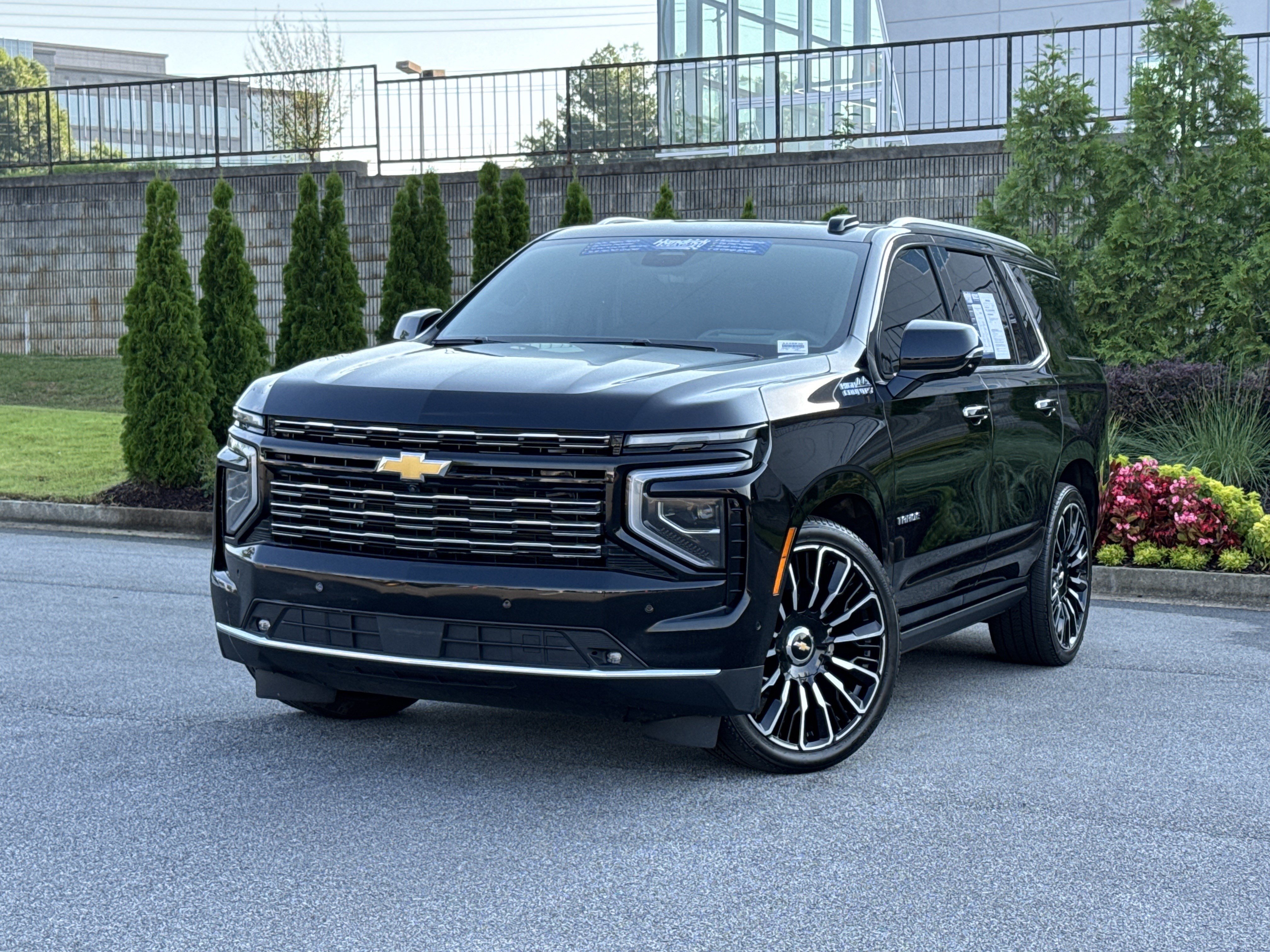 Used 2025 Chevrolet Tahoe High Country AWD/4WD image 5