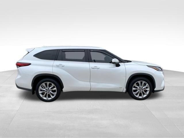 Certified 2022 Toyota Highlander Limited AWD/4WD image 2