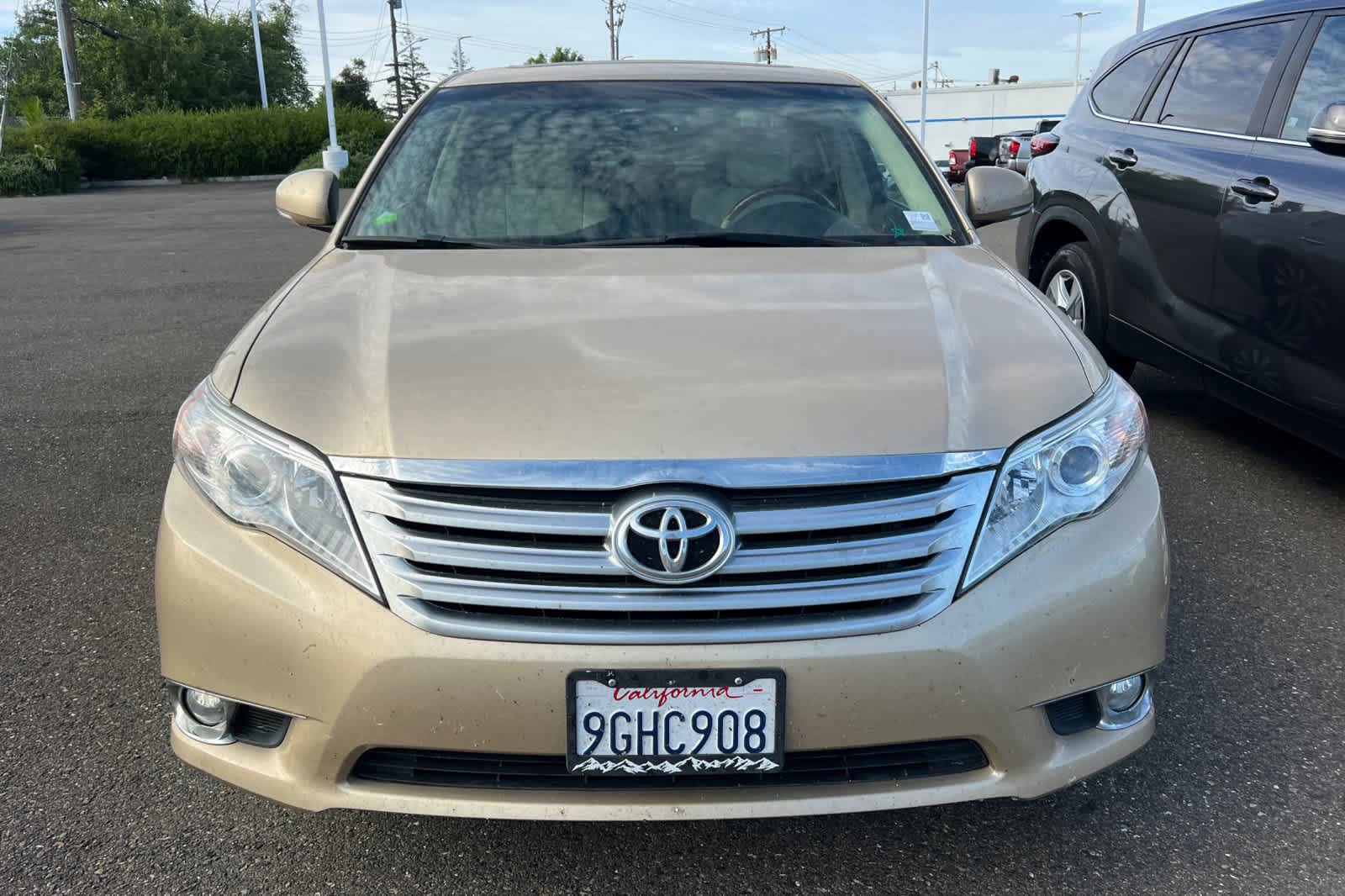 Used 2011 Toyota Avalon Limited FWD image 2