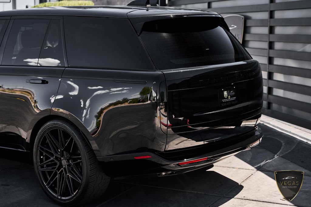 Used 2025 Land Rover Range Rover SE AWD/4WD image 8