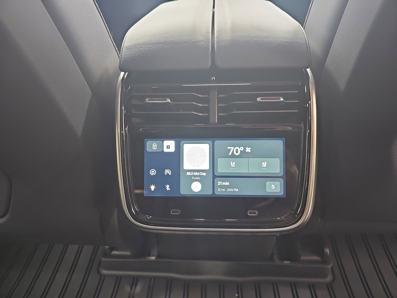 Used 2024 Rivian R1S Adventure image 30