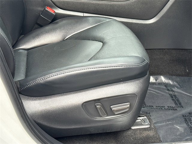 Used 2023 Toyota Highlander Limited image 12