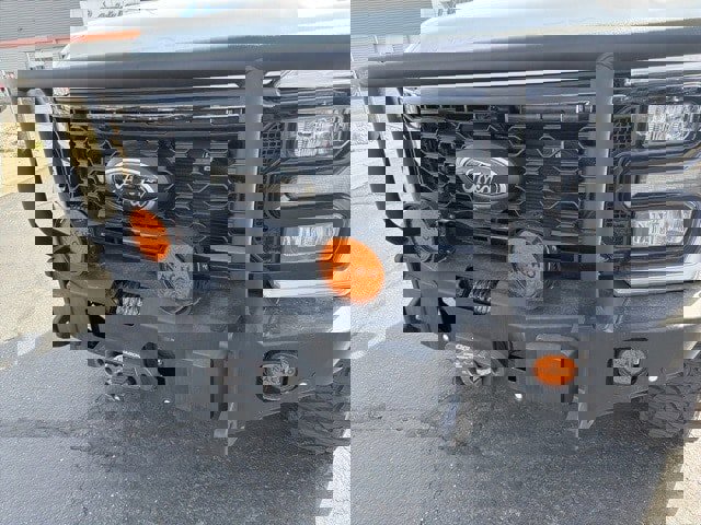 New 2026 Ford F250 Lariat w/ Black Appearance Package image 17