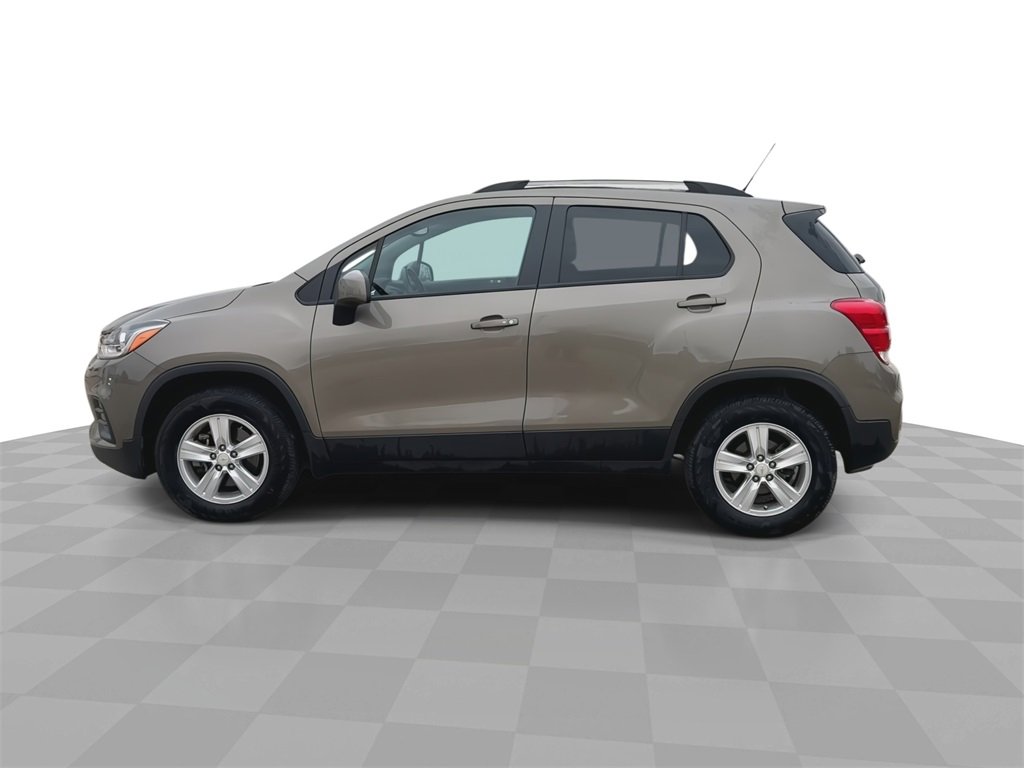 Used 2022 Chevrolet Trax LT w/ LT Convenience Package image 5