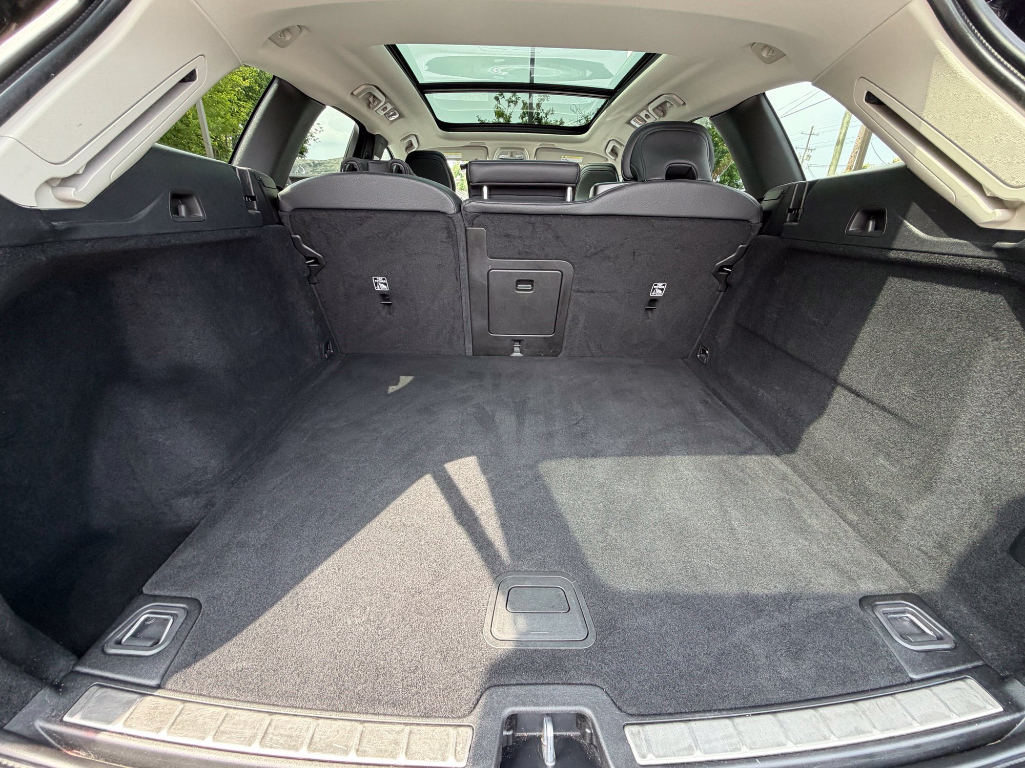 Used 2023 Volvo XC60 B5 Plus AWD/4WD image 12