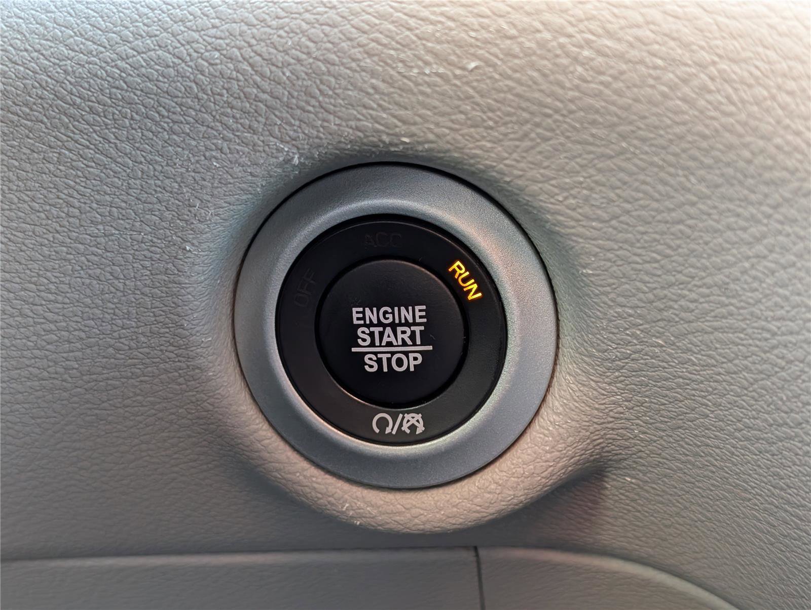 Used 2024 Chrysler Pacifica Touring-L image 26