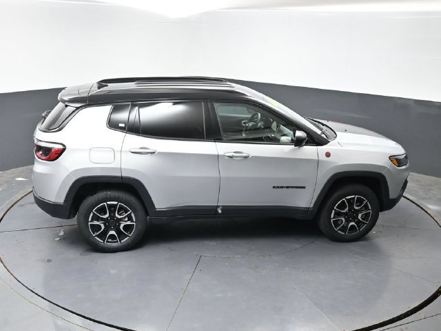 Used 2025 Jeep Compass Trailhawk AWD/4WD image 43
