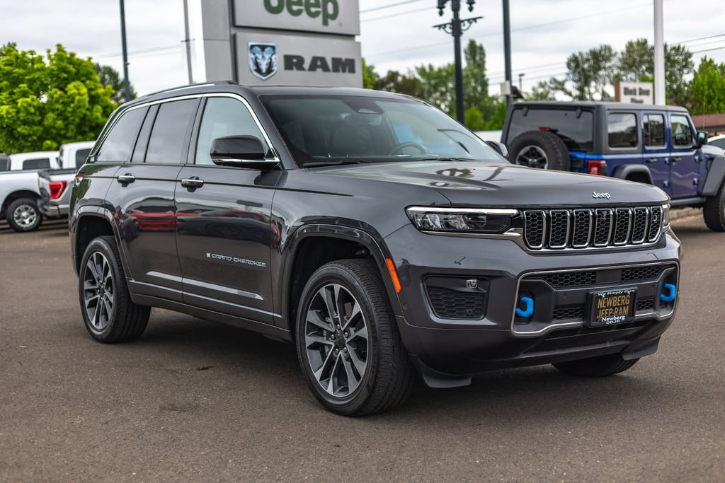 Used 2022 Jeep Grand Cherokee Overland w/ Advanced Protech Group III AWD/4WD image 8
