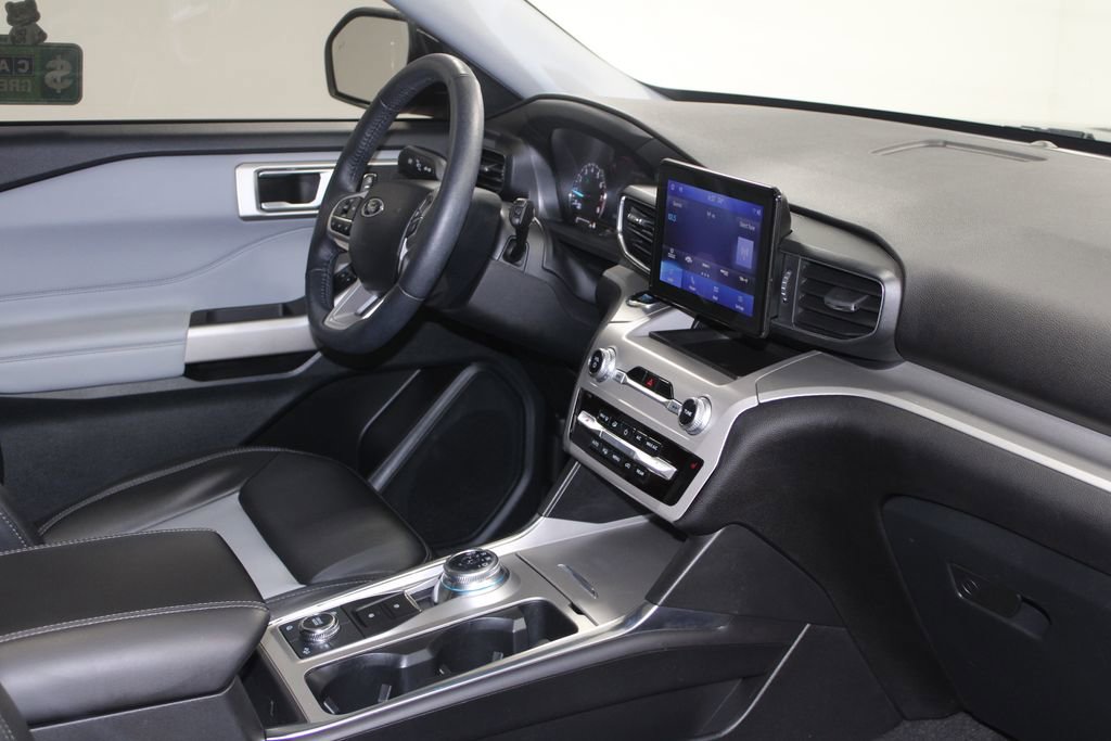 Used 2023 Ford Explorer XLT w/ Equipment Group 202A image 32