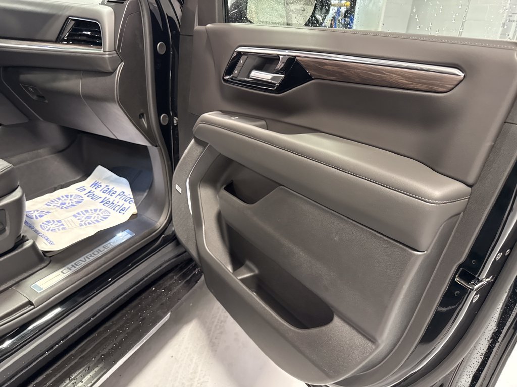 New 2026 Chevrolet Suburban LT w/ Comfort Package AWD/4WD image 38