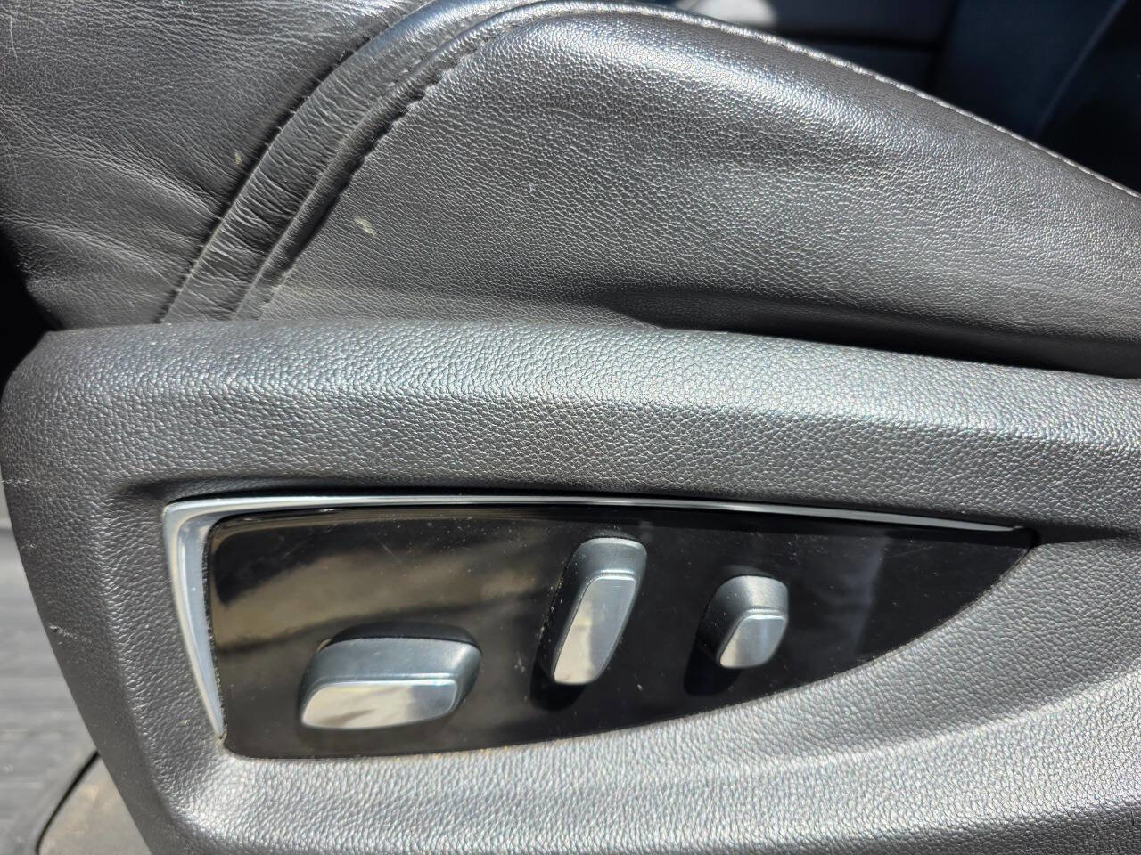 Used 2019 Cadillac Escalade ESV Luxury image 16