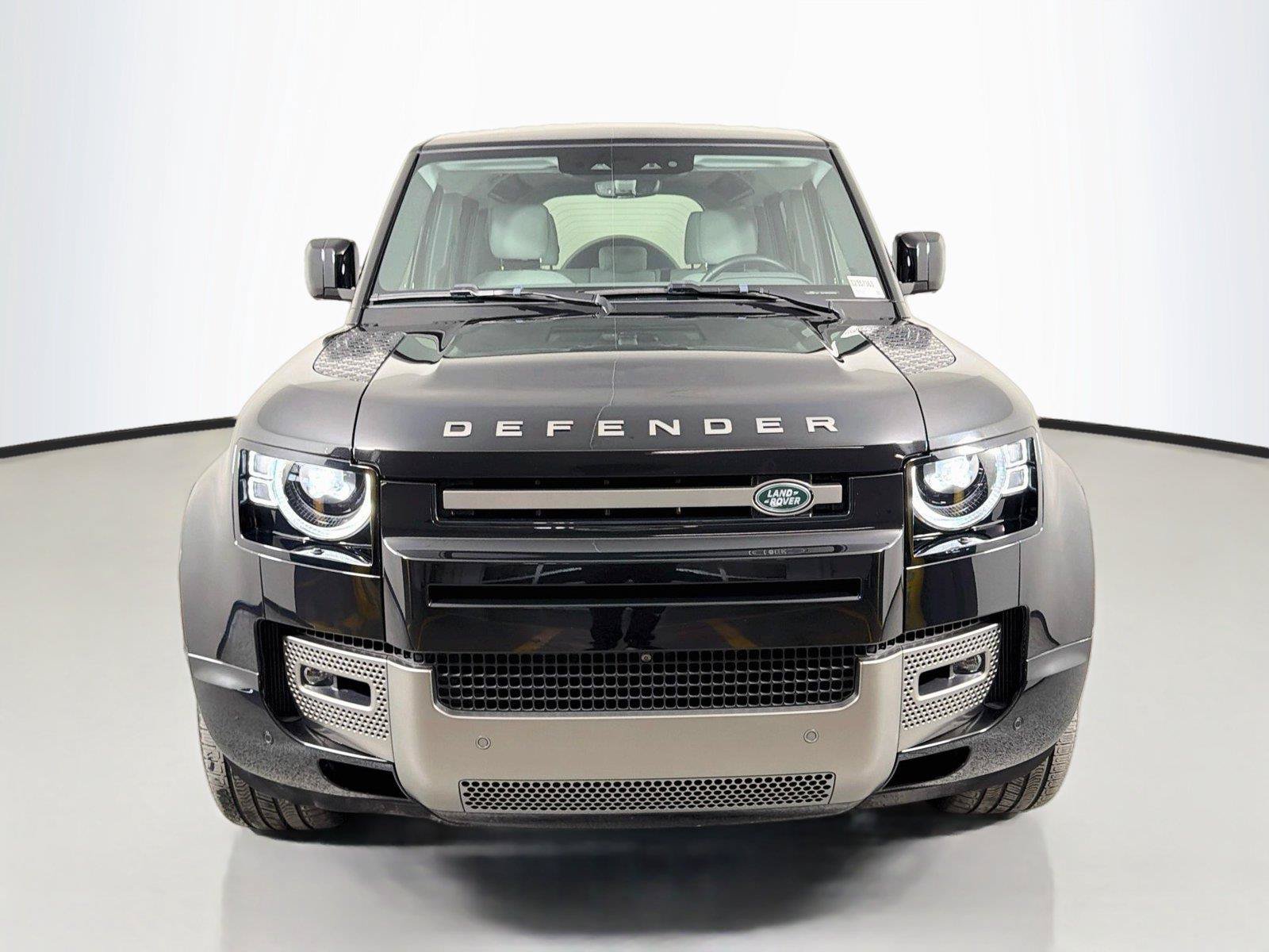Certified 2025 Land Rover Defender 110 X-Dynamic SE AWD/4WD image 2