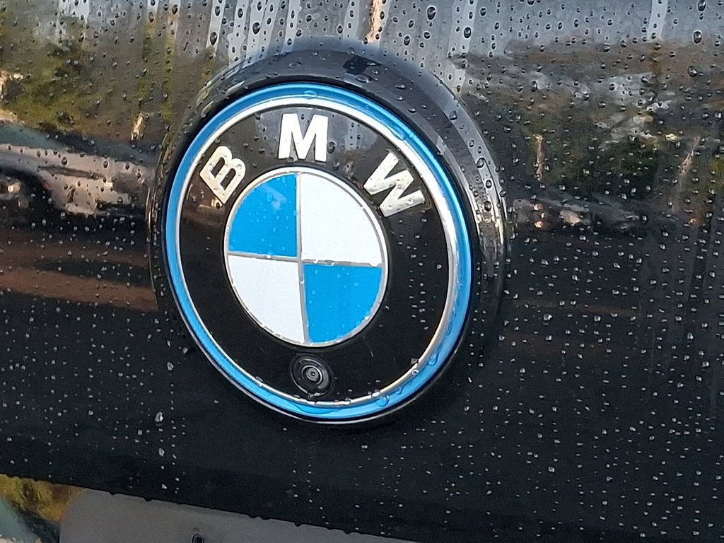 Used 2023 BMW iX xDrive50 w/ Sport Package AWD/4WD image 29