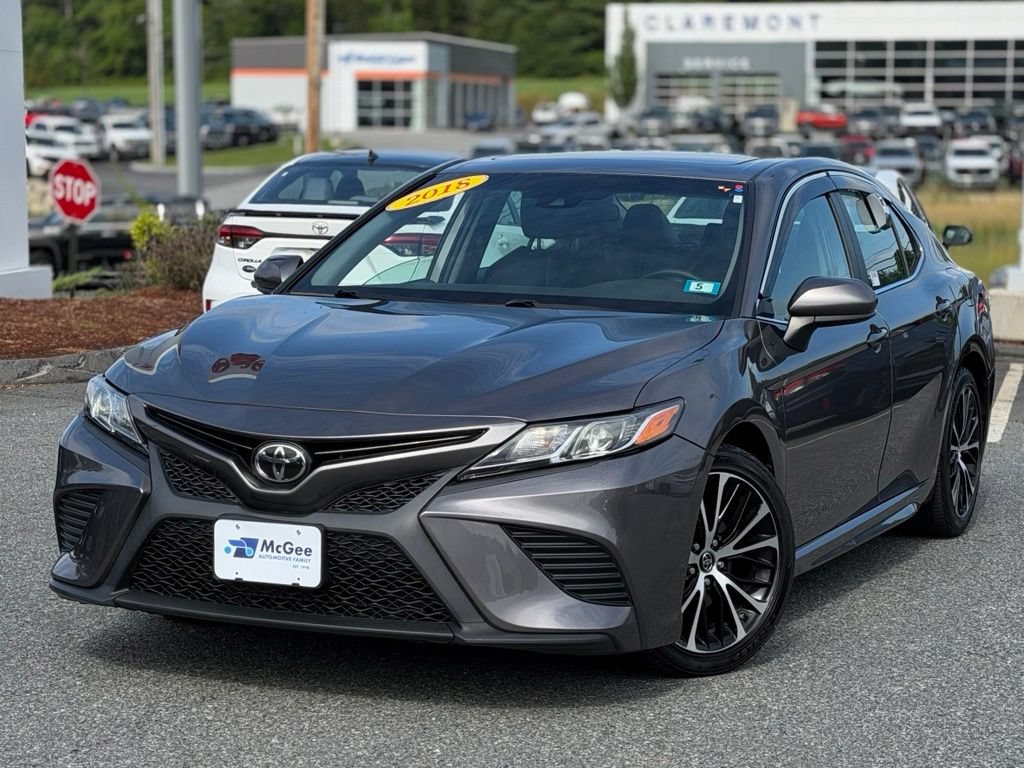 Used 2018 Toyota Camry SE w/ Moonroof Package FWD image 1