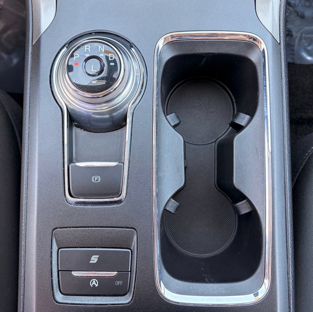 Used 2020 Ford Fusion SE FWD image 23