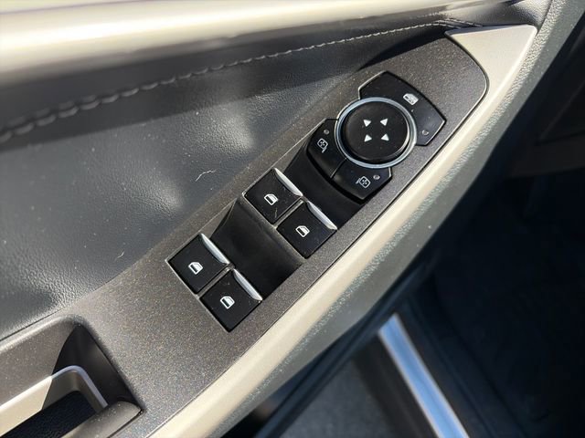 Used 2022 Ford Explorer XLT image 25