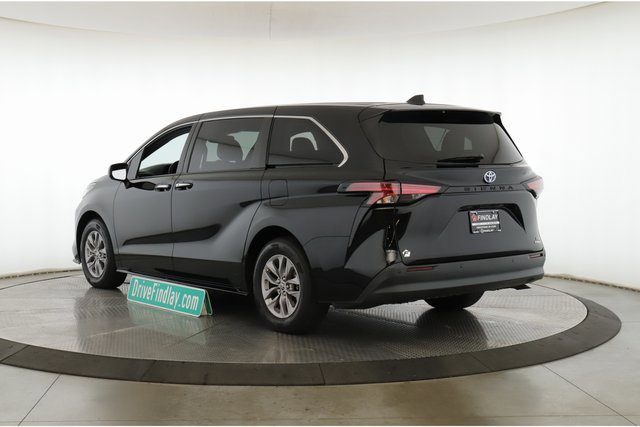 Used 2022 Toyota Sienna XLE image 8