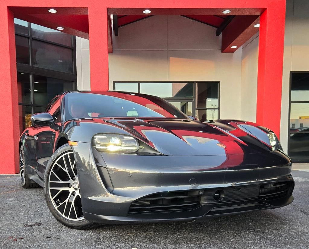 Used 2022 Porsche Taycan image 10