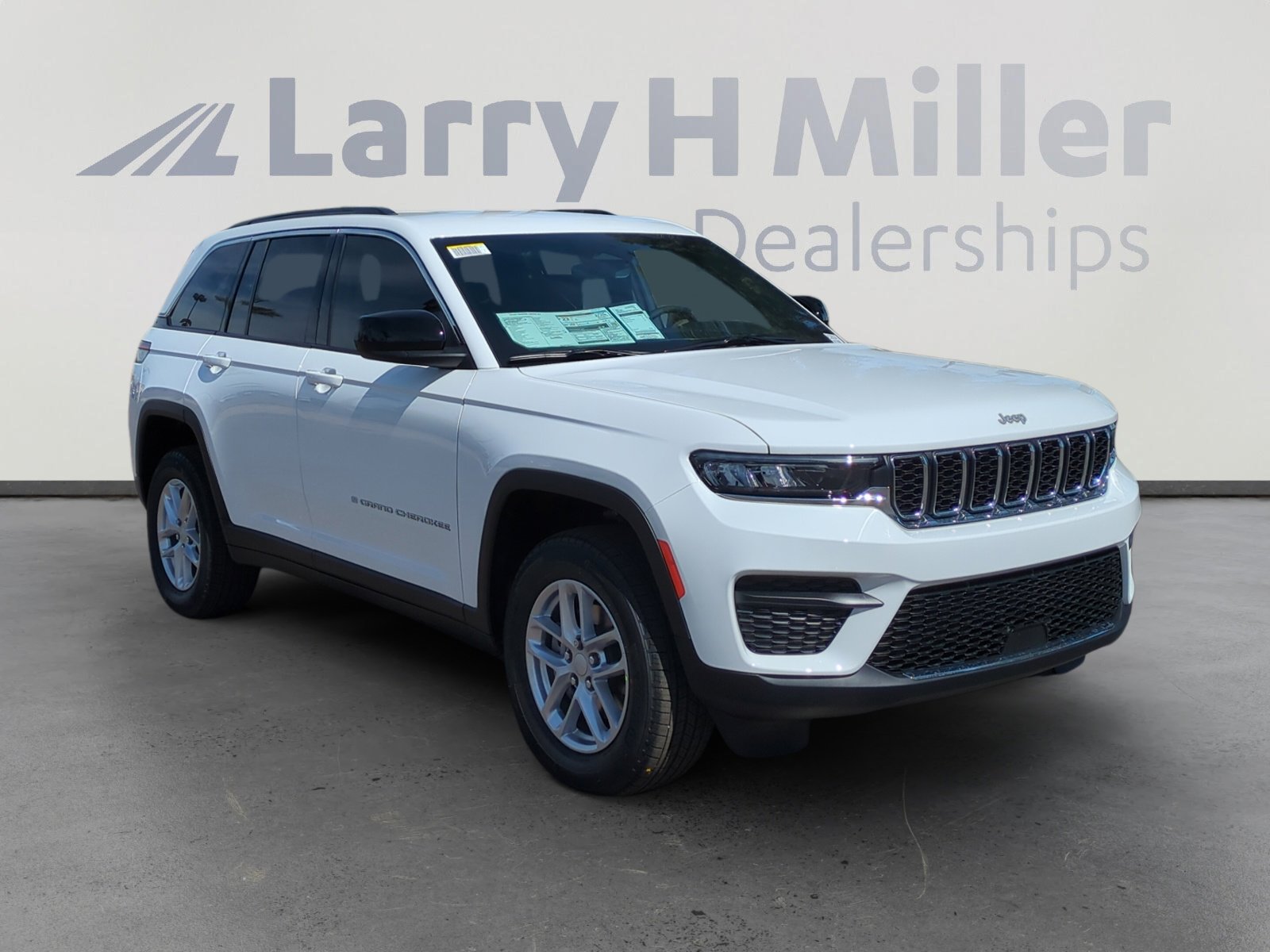 New 2026 Jeep Grand Cherokee Laredo image 7