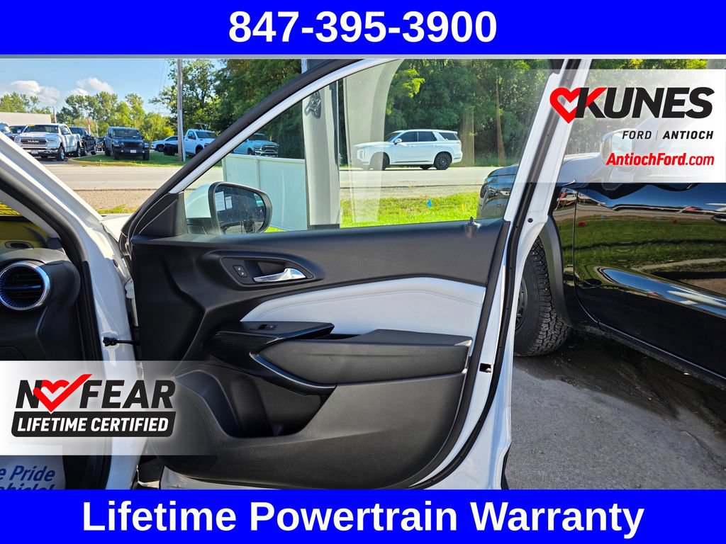 Used 2025 Chevrolet Trax LT FWD image 37
