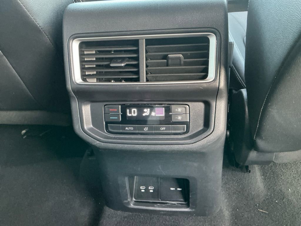 Used 2025 Volkswagen Atlas SE image 22