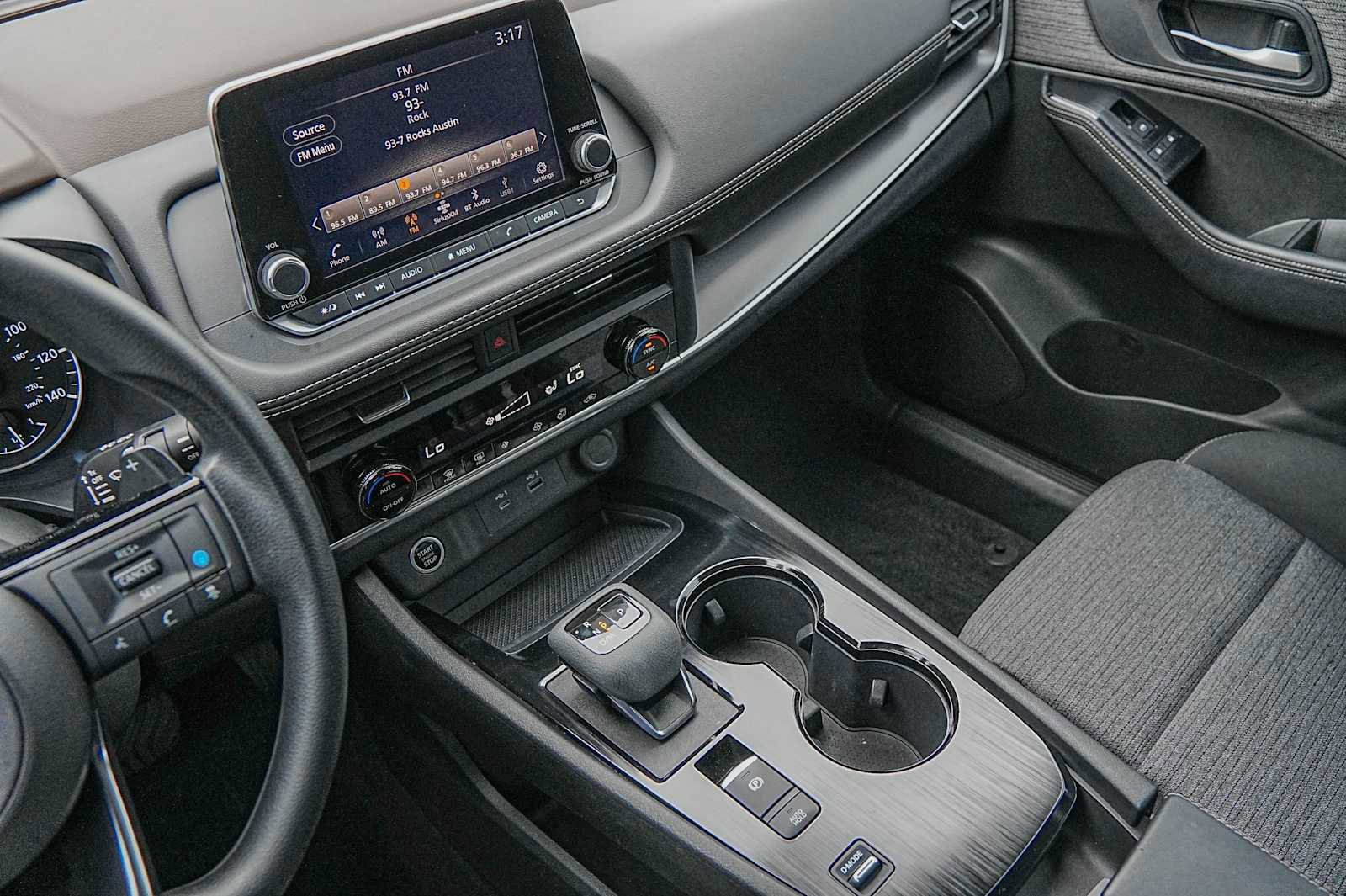 Used 2023 Nissan Rogue SV image 17