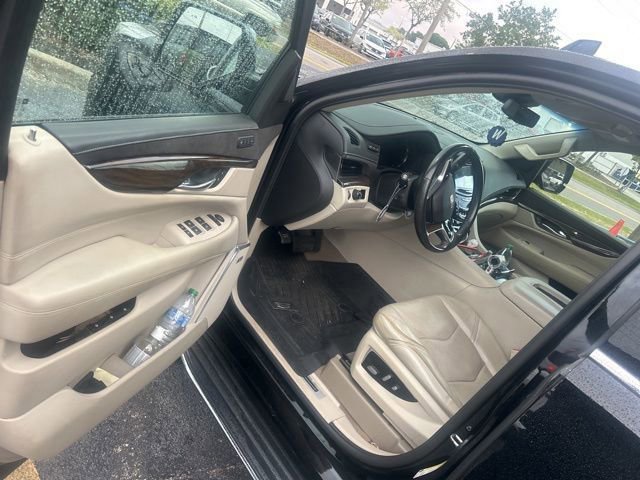 Used 2018 Cadillac Escalade Luxury image 1