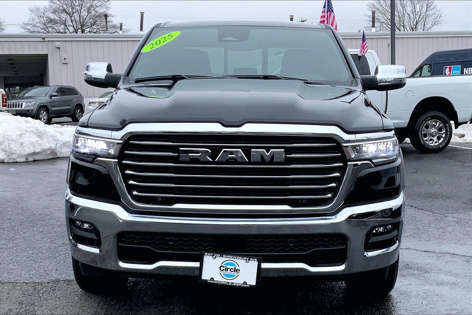Used 2025 RAM 1500 Laramie AWD/4WD image 3