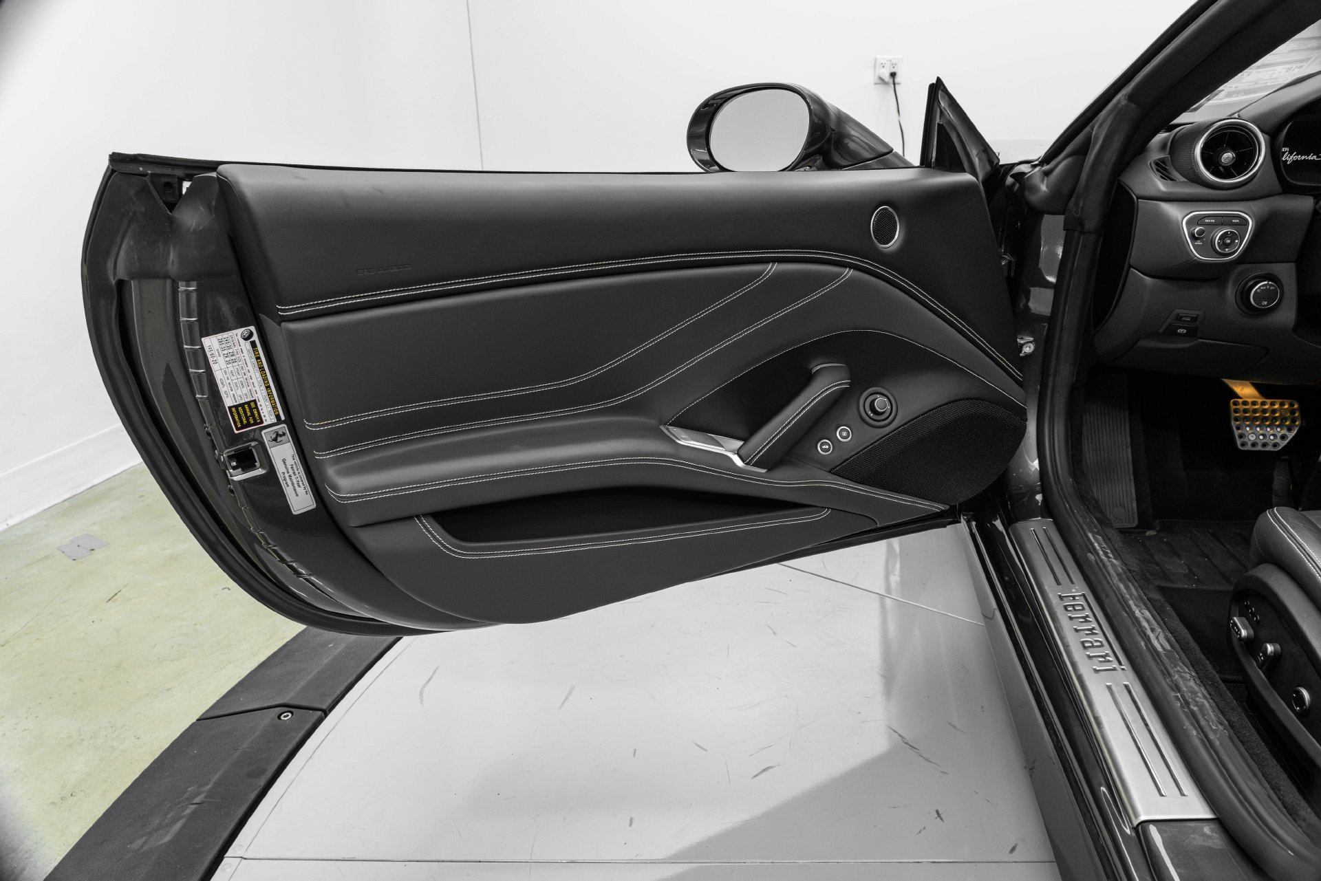 Certified 2016 Ferrari California T RWD image 19