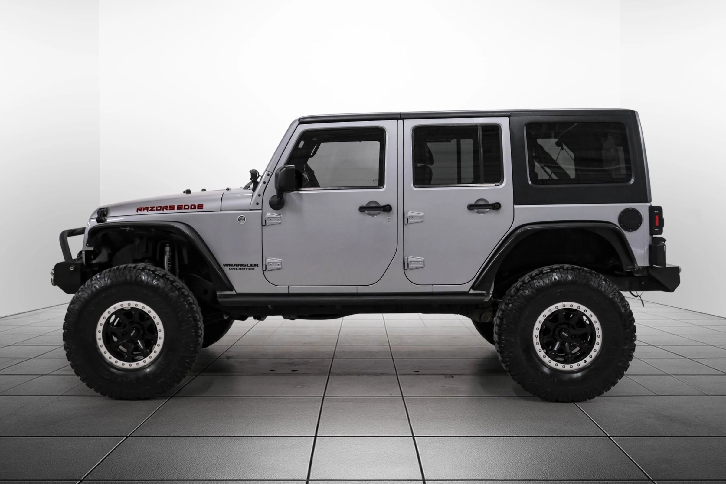 Used 2013 Jeep Wrangler Unlimited Sahara w/ Connectivity Group image 11