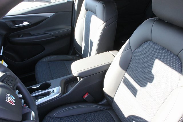 New 2025 Buick Envista Preferred image 2