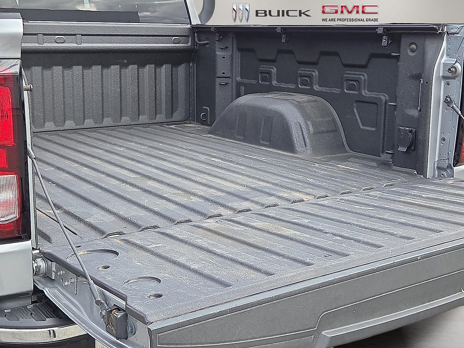 Certified 2023 GMC Sierra 1500 Pro w/ Convenience Package image 9