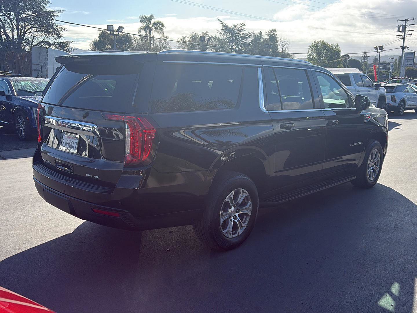 Used 2023 GMC Yukon XL SLE w/ Gmc Pro Safety Plus Package AWD/4WD image 5